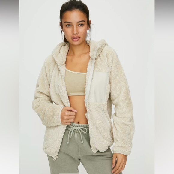 ARITZIA / TNA zip up fleece hoodie - Picture 5 of 6